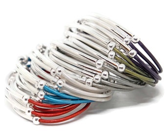 Gebogen beaded lederen stack armband | Silver Plated Beads | Resort Sieraden | Minimalistische moderne armband | Lederen sieraden
