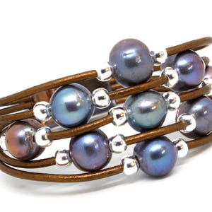 Perlen Armband schwarz Pfau | Süßwasser Perlen Armband | Süßwasserperlen auf Wahl der Lederfarbe | Lässige Perlen | -Resort Schmuck |