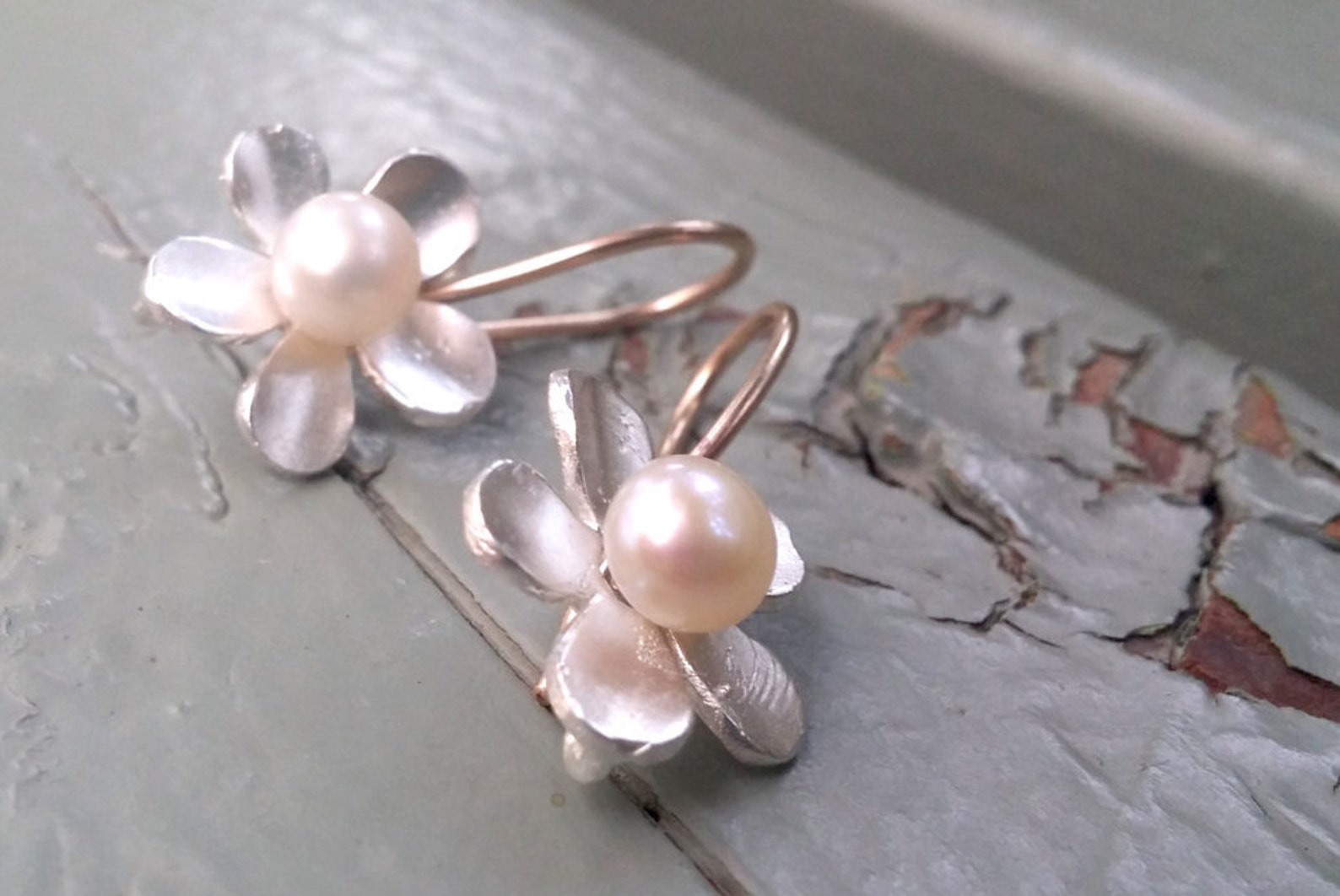 Flower Pearl Gold Earring