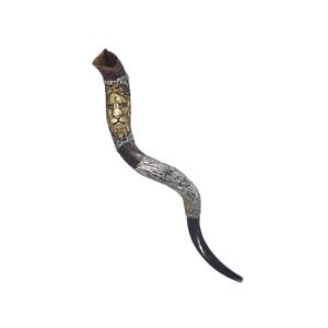 Decorative Kudu Horn Shofar with Lion of Judah Relief – Silver and Gold Toned Finish