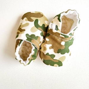 Camouflage baby shoes army baby shoes green baby shoes camouflage baby slippers soft sole baby shoes camo booties gender neutral baby shoes image 3