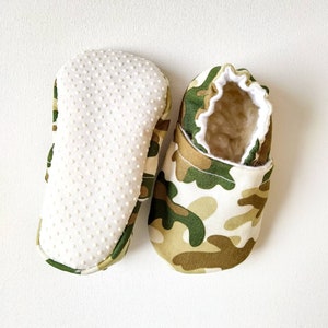 Camouflage baby shoes army baby shoes green baby shoes camouflage baby slippers soft sole baby shoes camo booties gender neutral baby shoes Non slip sole