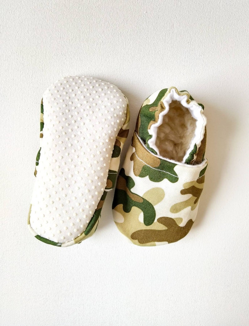 Camouflage baby shoes army baby shoes green baby shoes camouflage baby slippers soft sole baby shoes camo booties gender neutral baby shoes Non slip sole