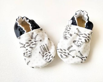 Zebra baby shoes Black white baby shoes Zebra booties monochrome booties zebra kids slippers wild animals shoes rubber sole baby shoes