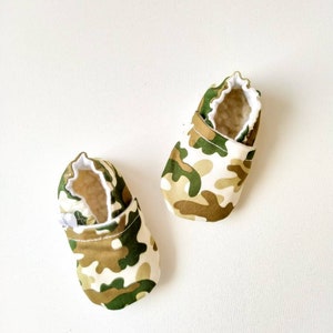 Camouflage baby shoes army baby shoes green baby shoes camouflage baby slippers soft sole baby shoes camo booties gender neutral baby shoes image 2