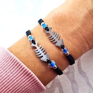 Ein Armband für die Freundschaft, Partnerarmbänder, für die beste Freundin mit Fischskelett,  mit Karte, Makrameearmband, Paararmband, Paare