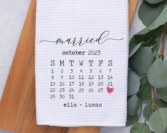 Wedding Date Dish Towel, Calendar Anniversary Gift, Personalized Newlywed Tea Towel, Engagement Gift, Wedding Announcement, Kitchen Gifts