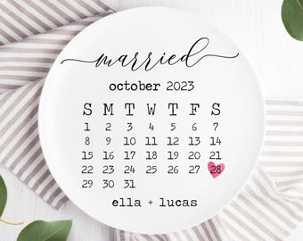 Wedding Date Calendar Plate, Personalized Wedding Cake Plate, Wedding Keepsake Gift, Newlywed Gift Ideas, Anniversary Wedding date plate