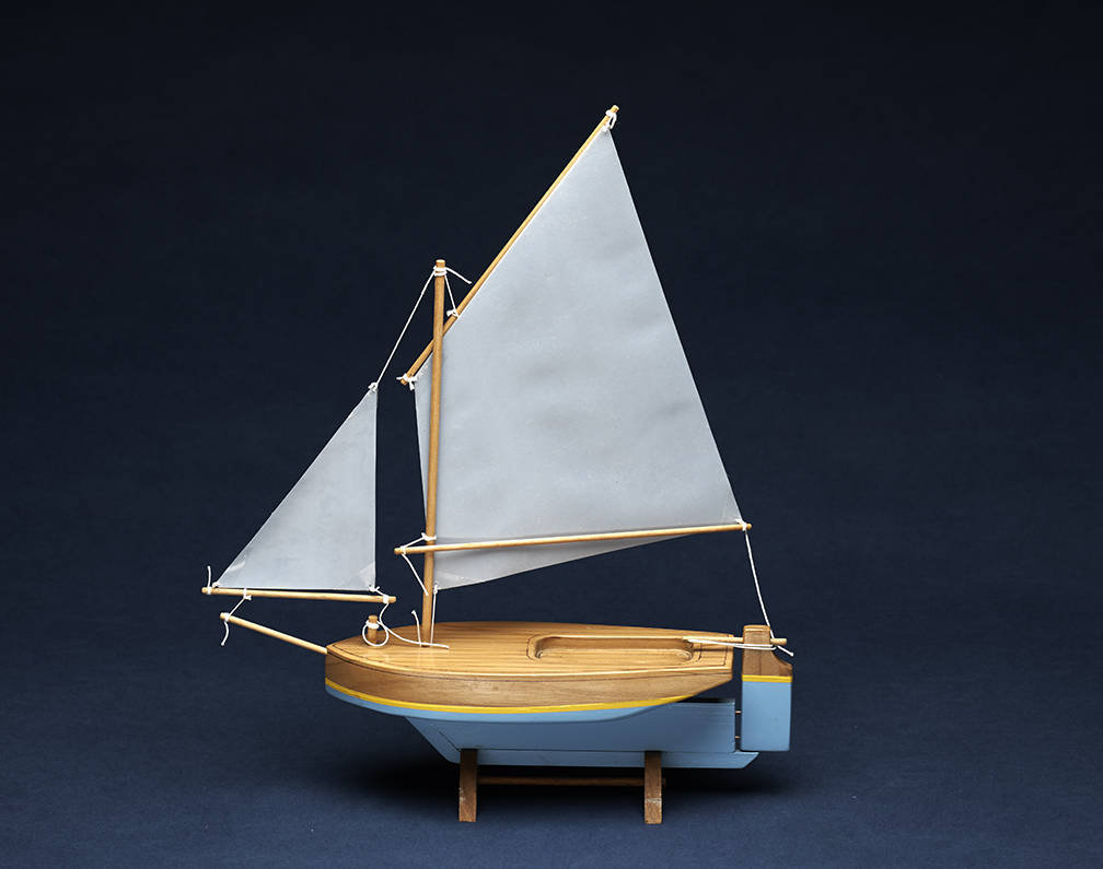 CRICKET 11 Wooden Model Sailboat Kit It 