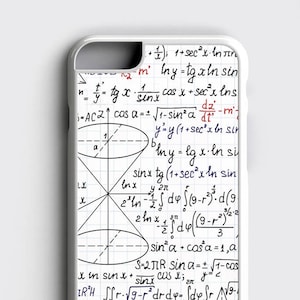 Op de afbeelding: Een witte iPhone-hoes met een zwart-wit rasterpatroon en handgeschreven wiskundige vergelijkingen en formules. De vergelijkingen omvatten goniometrische functies, integralen en afgeleiden.