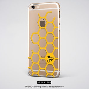 May include: A clear phone case with a honeycomb pattern in yellow and a small black bee graphic. The case is designed for iPhone, Samsung, and LG phones. The text "ZOO BIZU" is printed on the bottom of the case.