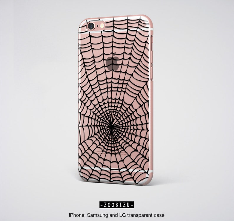 Peut inclure: Une coque de t&eacute;l&eacute;phone transparente avec un motif de toile d'araign&eacute;e noire. La coque est compatible avec les t&eacute;l&eacute;phones iPhone, Samsung et LG.