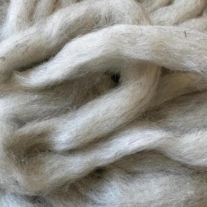 Navajo Churro-Babydoll Southdown Cross Pin Drafted Pencil Roving