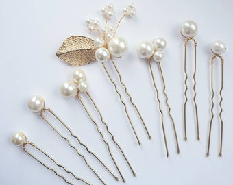 Set of 7 pearl bridal wedding hair pins with high quality glass pearls and a golden leaf for the perfect finish. Wedding hair pins, prom.