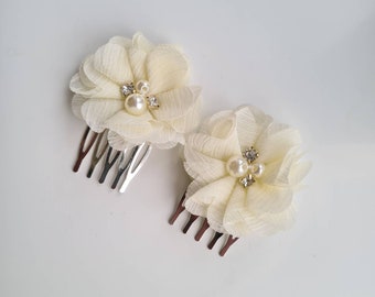 Flower bridal/ Bridesmaids comb, chiffron flowers with pearls. Bridal hair assessories, children hair pins, comb, prom hair.