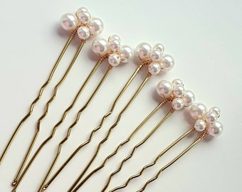 Wedding hair pins,Set of Pearl Wedding hair pin Pearl Bridal hair pin Pearl hair pin Pearl Wedding hair. Small Cluster of pearl hair pins.