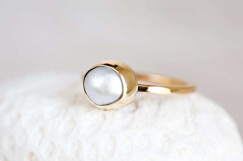 Size 6 Size 5.75 Yellow Gold AAA Pearl Ring Ready to Ship Size 5.5 Size 6.25 Pearl Ring Keshi Pearl Ring 10K Gold Pearl Ring