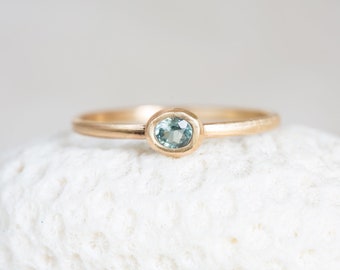 Anel de espinélio, anel de ouro espinélio azul, anel de espinélio em ouro 14K, anel de noivado de espinélio, anel de casamento de espinélio, anel de empilhamento de espinélio azul claro