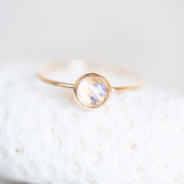 Gold Moonstone Ring, 14K Gold Moonstone Ring, Solid 14K Gold Rainbow Moonstone Ring, Rose Cut Moonstone Ring, Round Moonstone Gold Ring