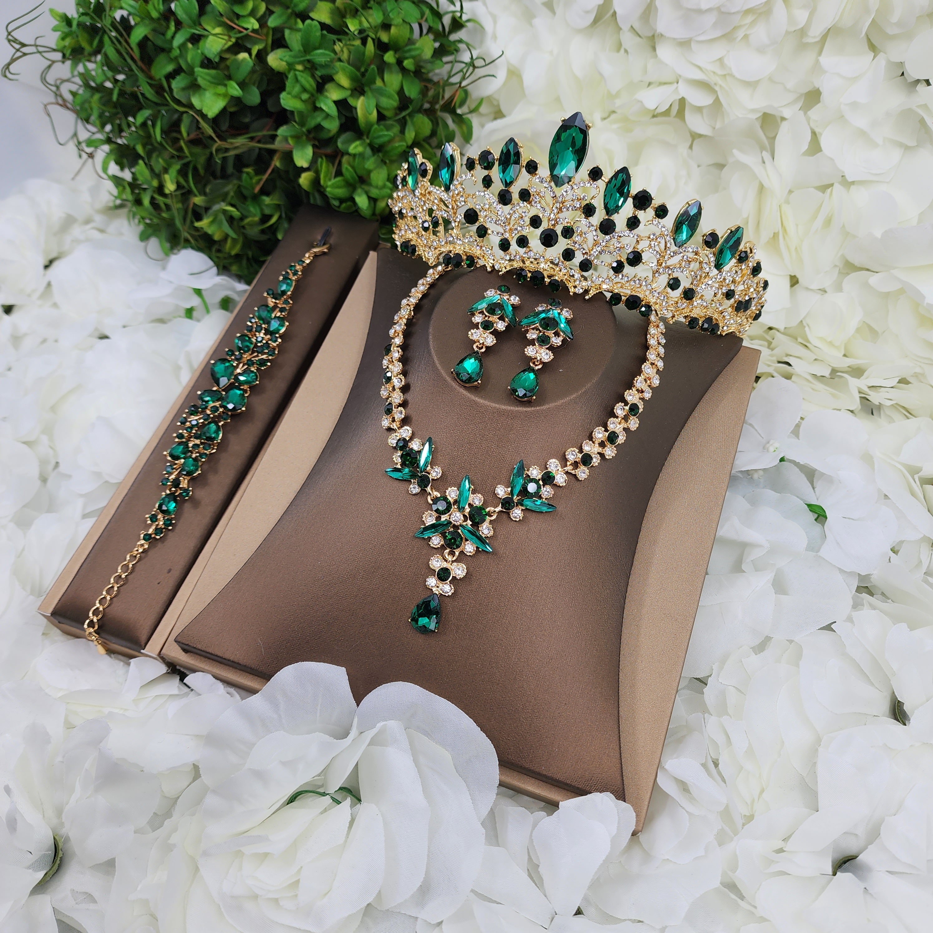 Green Loc Jewelry Set – Crown Accents
