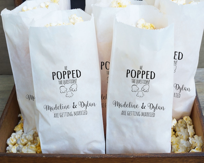 Engagement Party Favor Bags, Popcorn Buffet, He Popped The Question Grease Resistant Custom Names zdjęcie 1