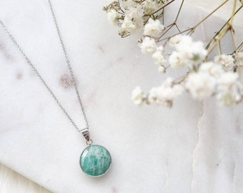 simple round Green Gemstone Necklace