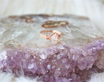 Herkimer Diamant Roségold Fill Wire Wrapped Crystal Ring ~ Hochschwingender Stein ~ Größe 5 1/2