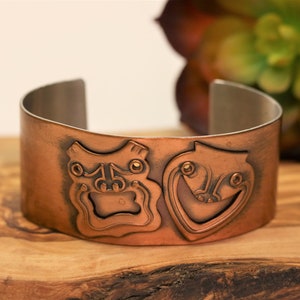 jaren 1950 Rebajes tragedie en komedie koperen manchetarmband theater theater maskers halverwege de eeuw modernistische armband, vintage Rebajes kunst manchet ondertekend