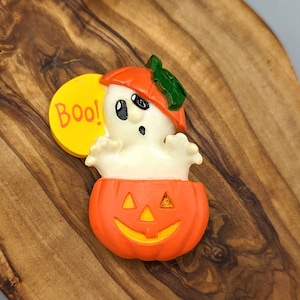 Vintage 1990s Hallmark Ghost in Pumpkin BOO Halloween Pin Pinback Button Brooch, Retro Kitsch Halloween, Vintage Hallmark Halloween Pin