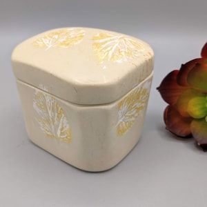 Vintage Hand Carved Soapstone Beige with Gold Stamped Leaf Motif Lidded Trinket Box, Leaf Jewelry Box with Lid, Vintage Botanical Decor