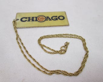 Retro Chicago Cubs geëmailleerde metalen plaat hanger ketting op 9" goudkleurige ketting, Fly the W cadeau voor Chi Town Cubbies fan MLB honkbal