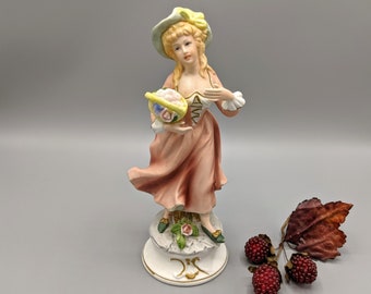 Vintage bloemenmand dame beeldje 6689 handgeschilderd porselein Lenwile China van Ardalt Japan, vintage Lenwile China Ardalt vrouw beeldje