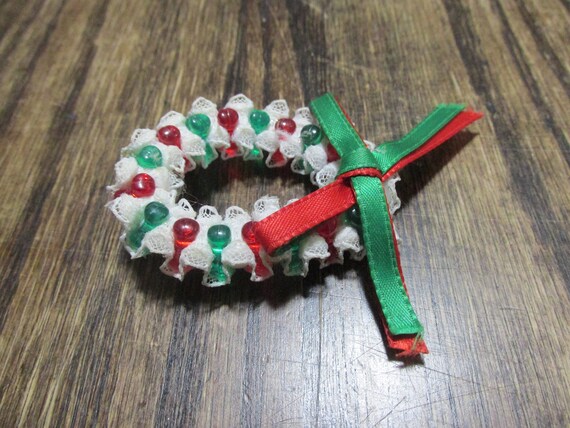 Handmade Christmas Wreath White Lace Red Green Ri… - image 3