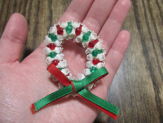 Handmade Christmas Wreath White Lace Red Green Ri… - image 1