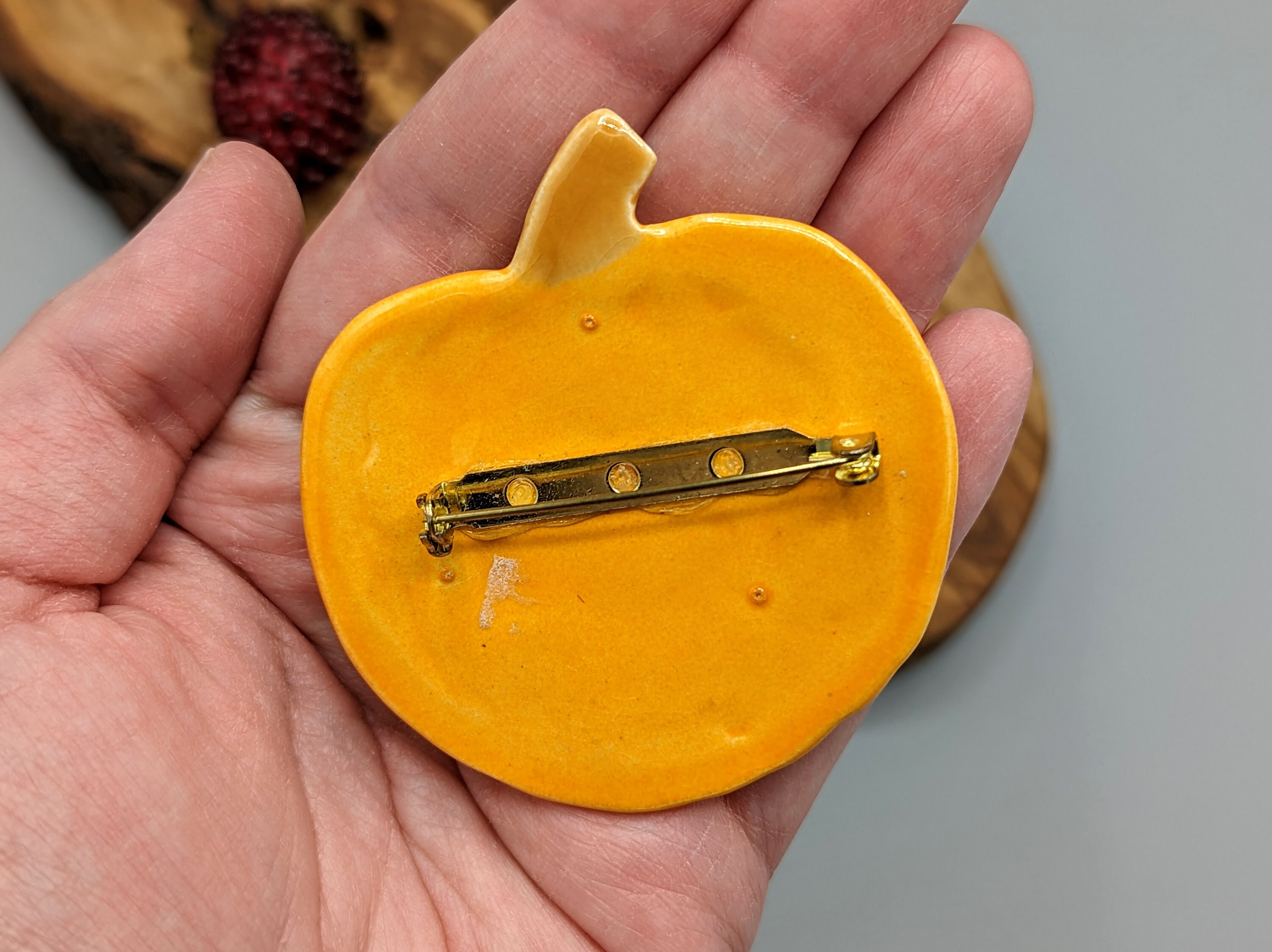 Broche Citrouille Strass Avec Chapeau De Sorcière – Bijou Tendance Halloween – Cadeau Festival Ou Déguisement