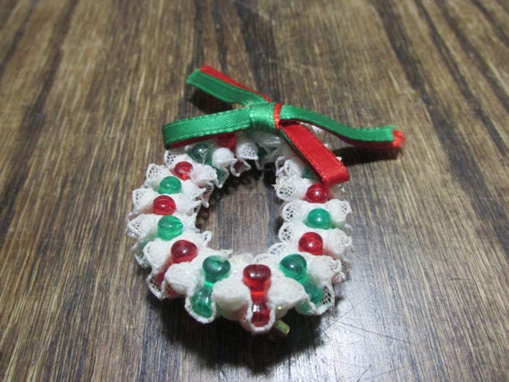 Handmade Christmas Wreath White Lace Red Green Ri… - image 4