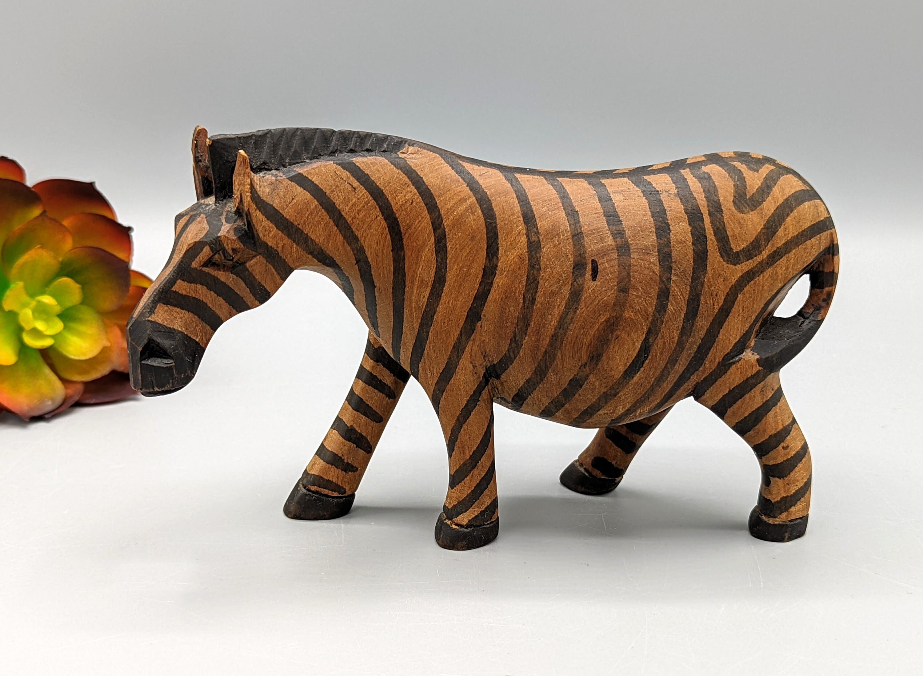 ヴィンテージ手彫り木製ストライプシマウマ彫刻置物フォークアート