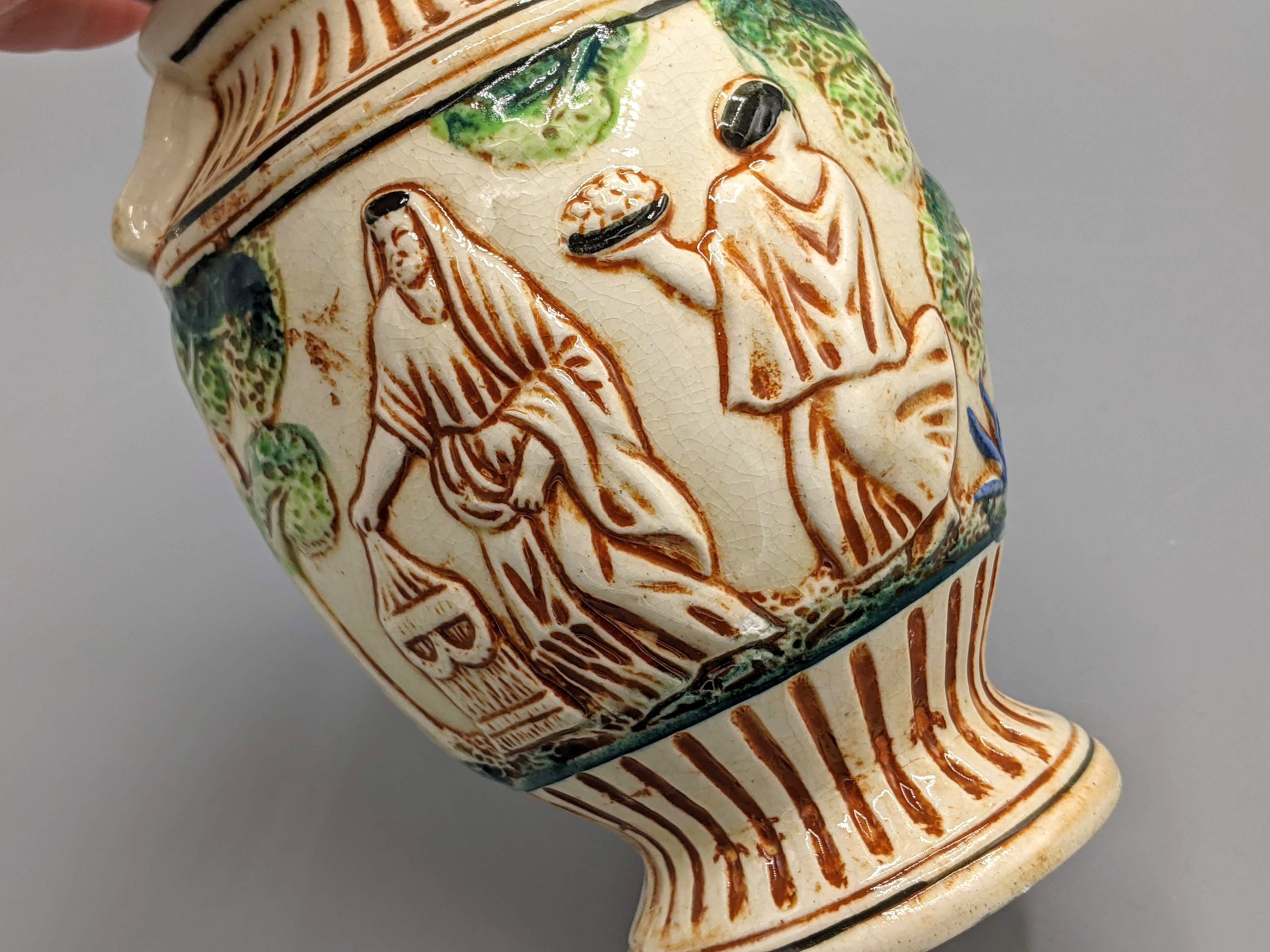 ヴィンテージの手描きハンドル付き陶器製壷花瓶。ギリシャ風モチーフが