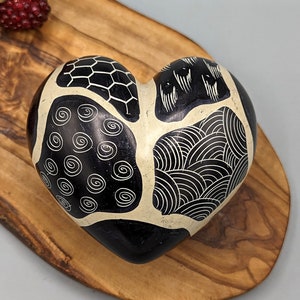Vintage Hand Carved Kisii Soapstone Black and White Multi Pattern Heart Shaped Paperweight Sculpture, Vintage African Art Home Decor Gift