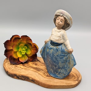 Vintage 1987 NAO by Lladro Daisa Girl Preparing to Bow Ceramic Figurine, Vintage Ceramic Child Statue, Vintage Lladro Collectible Figurine