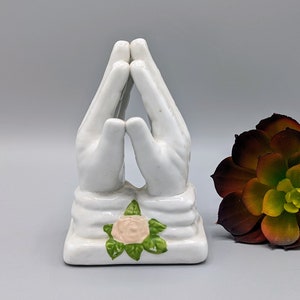 Vintage Białe Ceramiczne Modlące Się Ręce z Różową Różą Figurka Rzeźba, Vintage Modlące Się Ręce Religijny Wystrój Domu, Religijny Prezent
