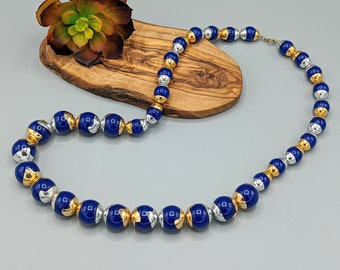 Collana vintage anni '80 con perline in plastica blu navy, argento e metallo dorato, collana vintage anni '80 con perline spesse, bigiotteria retrò mod