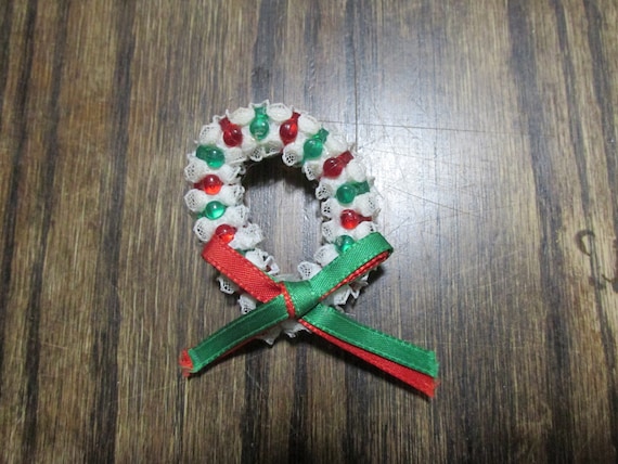 Handmade Christmas Wreath White Lace Red Green Ri… - image 2