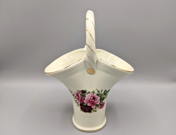 ヴィンテージのピンクと赤のバラの陶器製バスケット花瓶（ハンドル付き