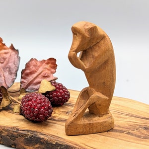 ヴィンテージ木彫り猿の置物、民芸品の小像、「恋する猿」 - Etsy 日本
