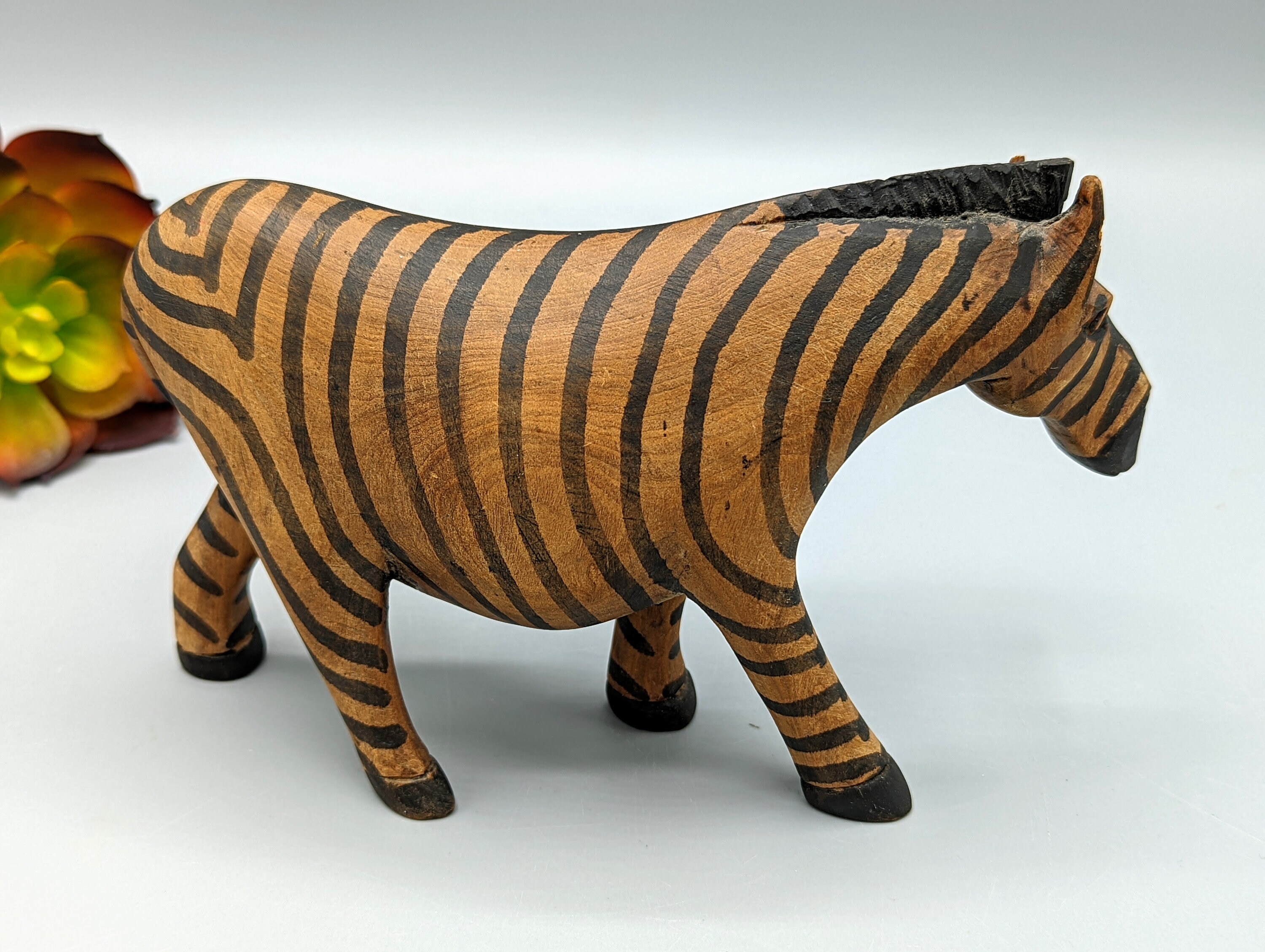 ヴィンテージ手彫り木製ストライプシマウマ彫刻置物フォークアート