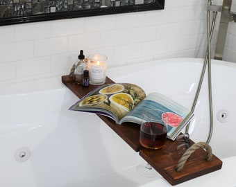 Plateau de bain en bois fait à la main / Planche de baignoire en bois / Porte-vin / Spa / Saint-Valentin / Anniversaire / Caddy de bain / Décor de salle de bain / Porte-téléphone Porte-vin