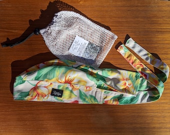 Chiffon de rosée en soie de mûrier 100 % fleurs tropicales jaunes sur blanc