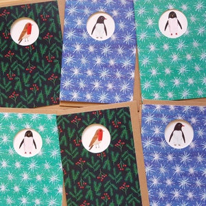 Lot de 6 cartes de Noël Robin et pingouin, carte Robin, carte pingouin, flocons de neige, baies, feuilles de sapin, carte d'hiver, carte de Noël, lot de 6