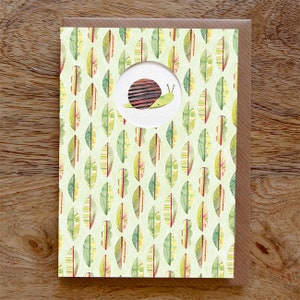 Wenskaart slak, kaart slak, natuurkaart, bladeren, paperwhale-zakcollectie, notitiekaart, collage, geïllustreerd, blanco, verjaardag, gestanst